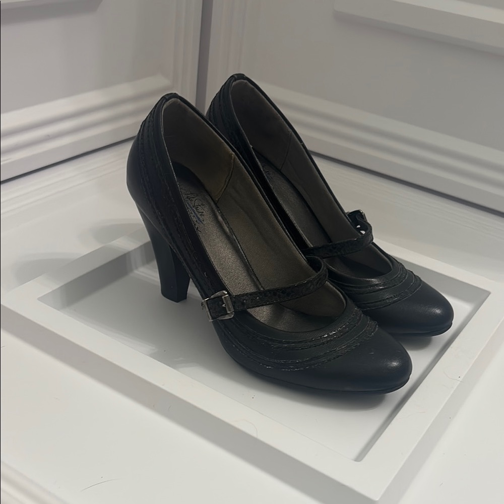 Life Stride Black Heels for Elegant Comfort
